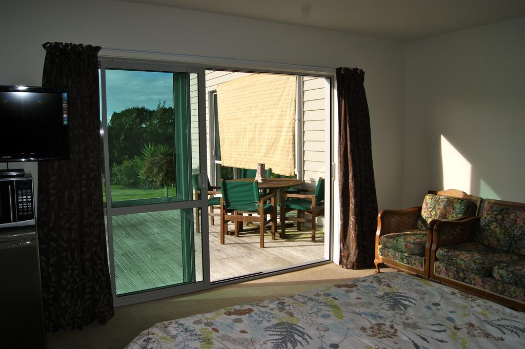 Waihi Beach Getaway-Studio, Ensuite & Private Deck Экстерьер фото